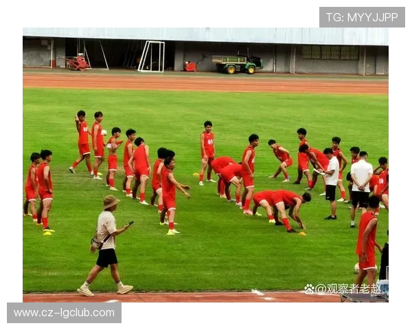 为了夺得冠军拼尽全力球队决定为球员进行封闭式训练与恢复